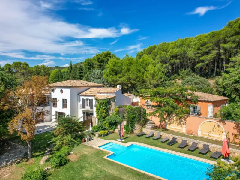 Mas Provençal and its outbuildings