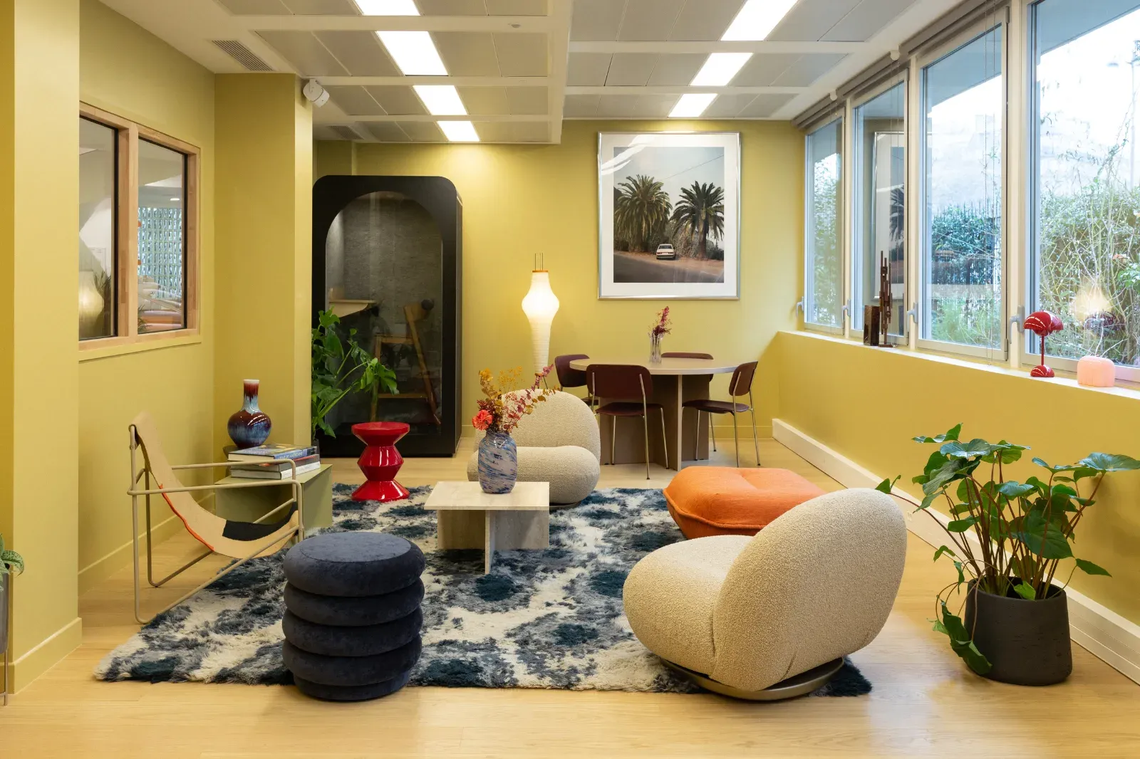 Modern 100 m² workspace