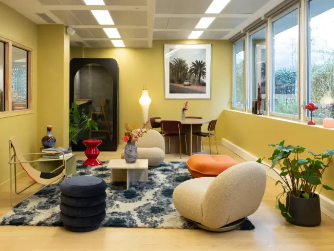 Modern 100 m² workspace