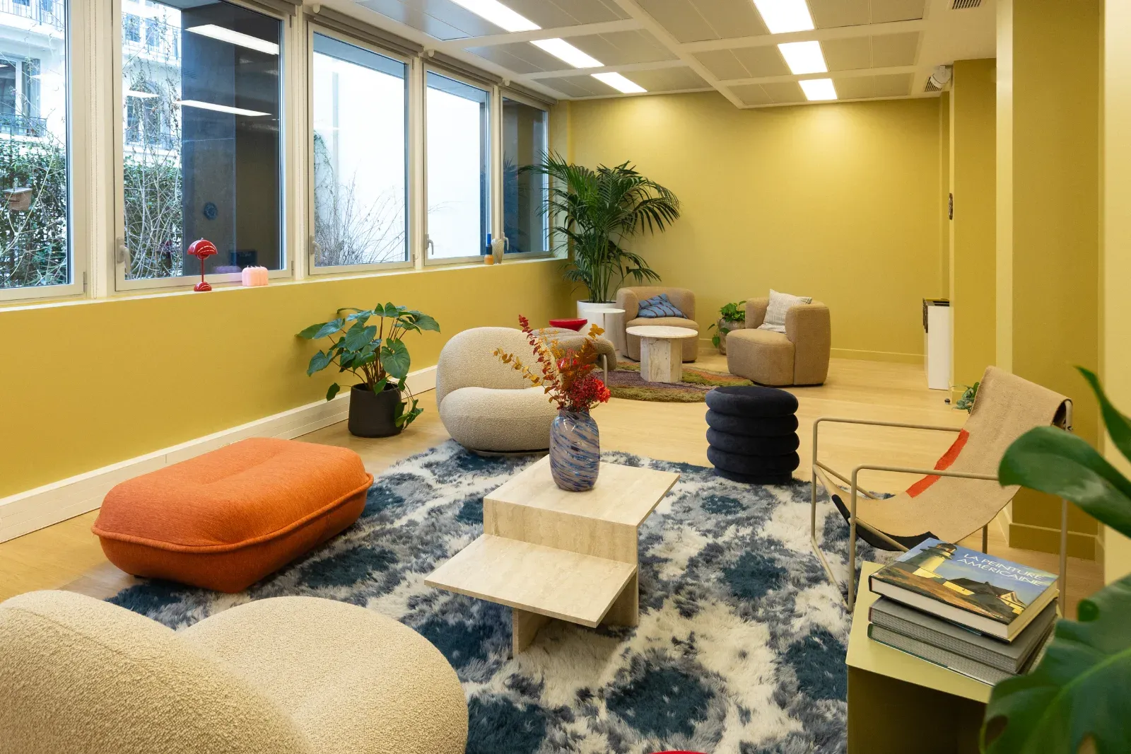 Modern 100 m² workspace