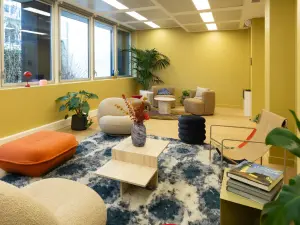 Modern 100 m² workspace