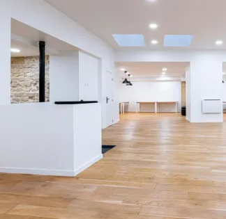 Flexible Commercial Space in Le Marais for Events & Business