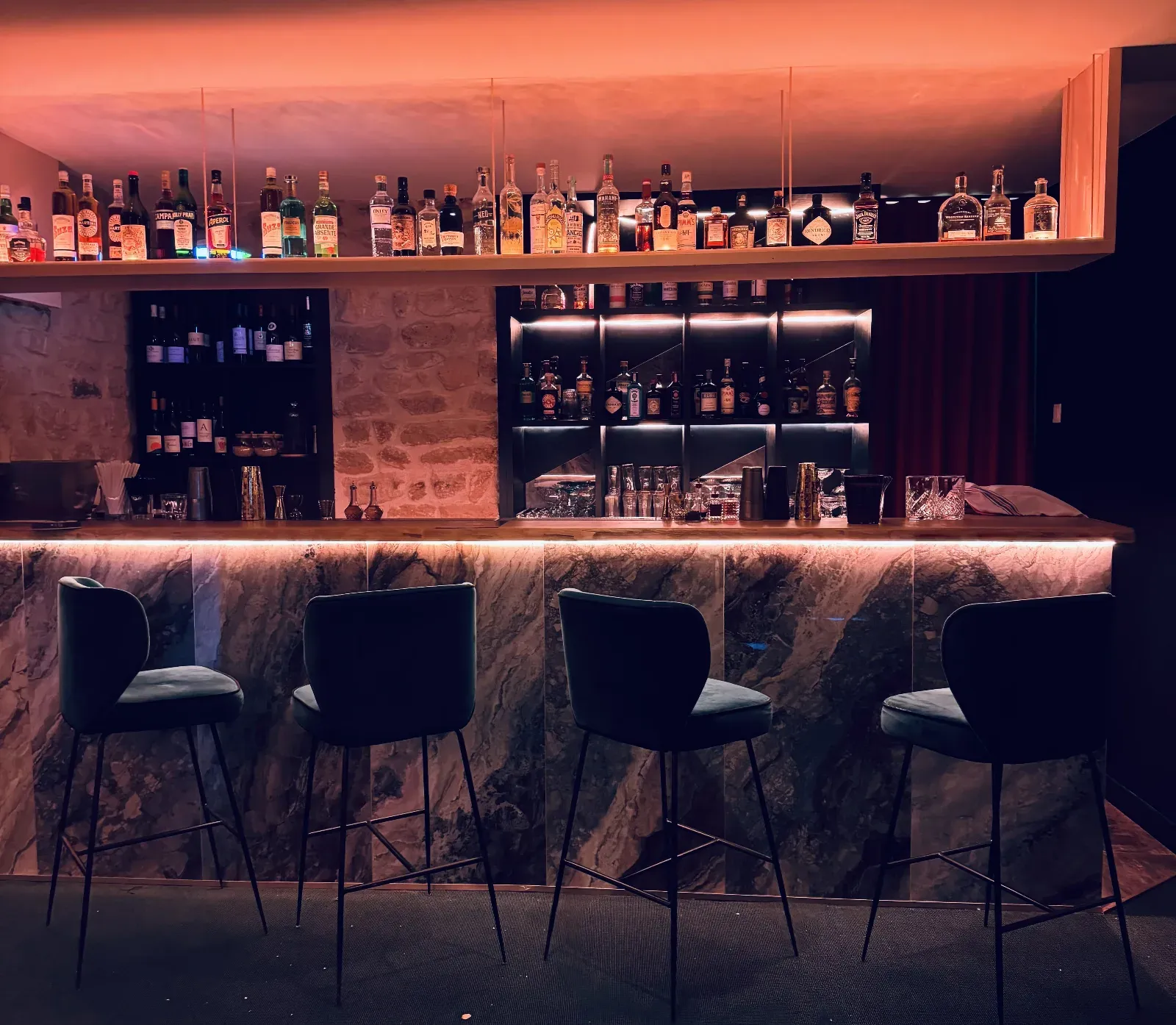 Restaurant et bar à cocktail