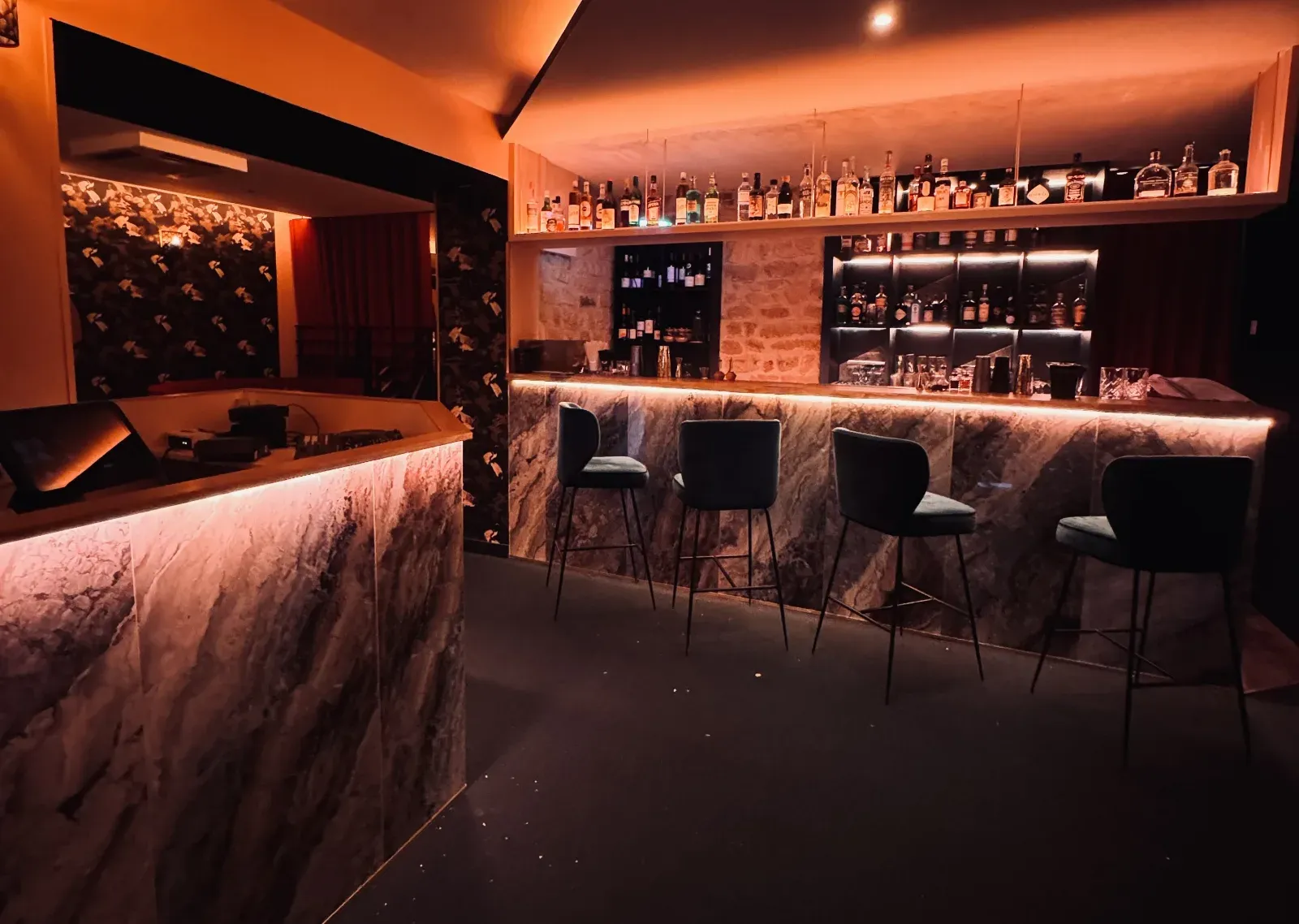 Restaurant et bar à cocktail