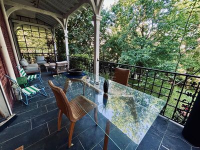 Atypical 450 m² house in the heart of 1500 m² of greenery