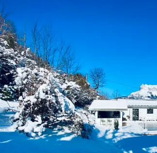 Single-storey Chalet at the foot of the slopes