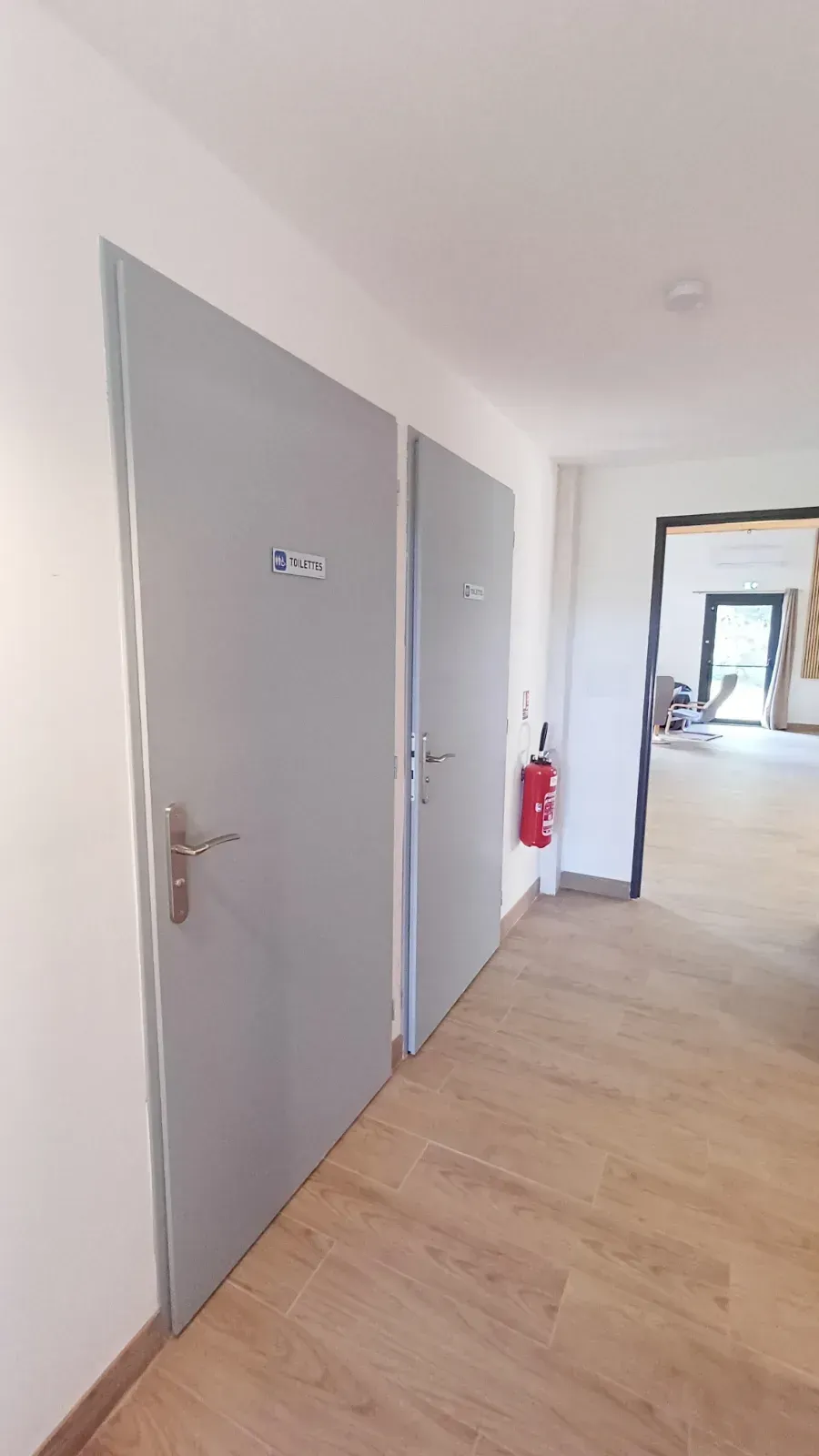 Salle de Réception Spacieuse et Salle de Réunion dans Ferme Rénovée