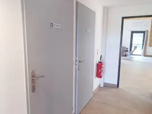 Salle de Réception Spacieuse et Salle de Réunion dans Ferme Rénovée