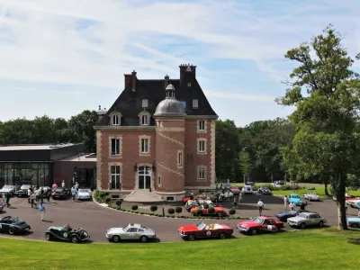 A small, fully-equipped green setting for your events!