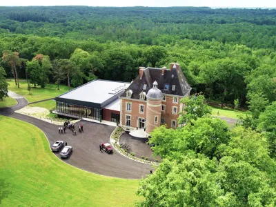 A small, fully-equipped green setting for your events!