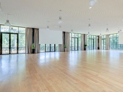 Espace événementiel spacieux avec terrasse près de Paris | Jusqu'à 600 invités