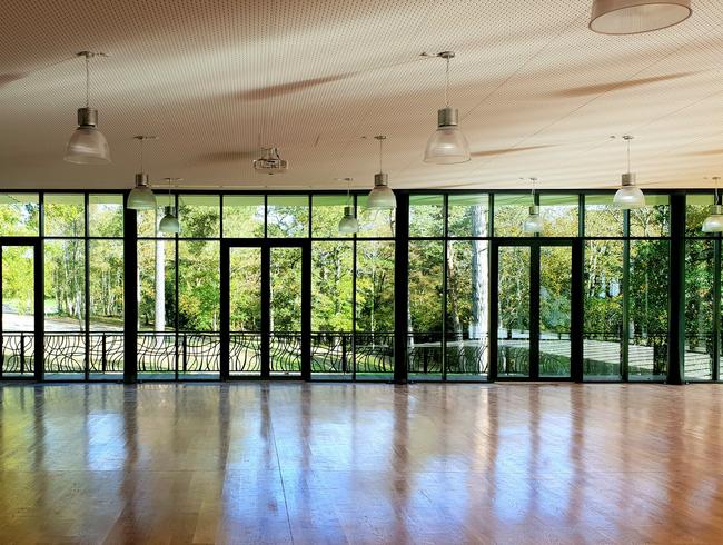 Espace événementiel spacieux avec terrasse près de Paris | Jusqu'à 600 invités