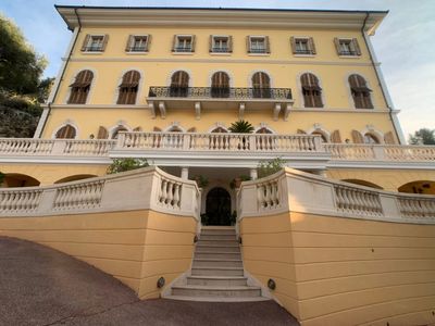 Palace Confidential in Villefranche-sur-Mer