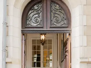 Les Suites de L'Opéra: Art Deco Venue in Vichy