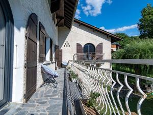 Gîte with large communal areas and 10 rooms in Hautes-Aples