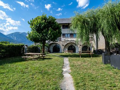 Gîte with large communal areas and 10 rooms in Hautes-Aples