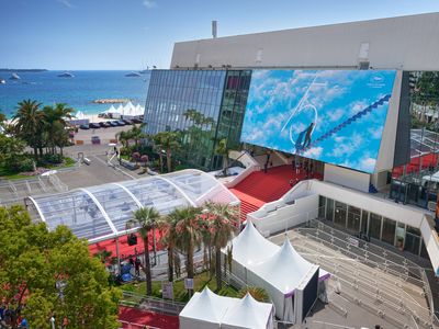 Bright Cannes Apartment with Sea & Palais Views for Events