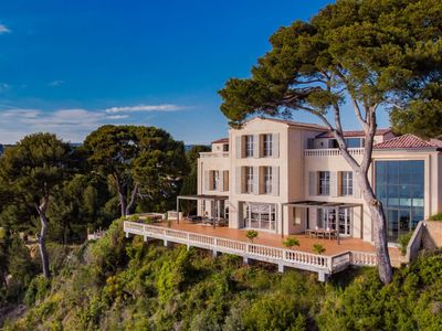 Stunning domain in Cassis