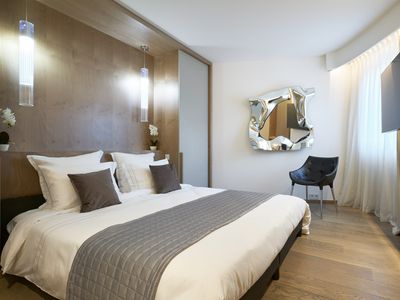 Elegant 2-Bedroom Cannes Flat with Sea & Palais Views