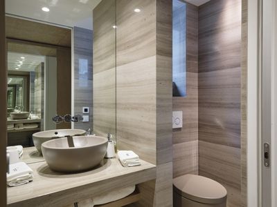 Elegant 2-Bedroom Cannes Flat with Sea & Palais Views