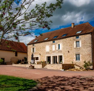 Isolated rustic estate in Burgundy