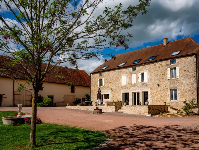 Domaine rustique isolé en Bourgogne
