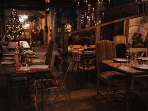 Unusual tavern with show decors