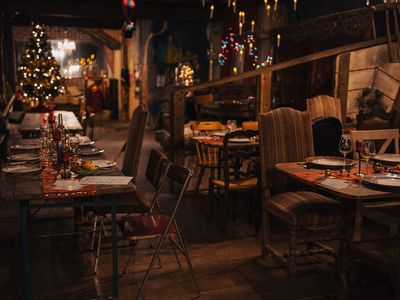 Unusual tavern with show decors