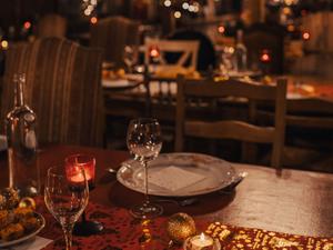 Unusual tavern with show decors