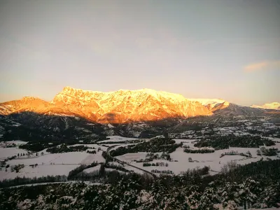 Alpine Venue with Panoramic Lake Views and Terrace