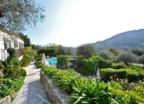 Bastide (140m2) with swimming pool and jacuzzi in the heart of a century-old olive grove