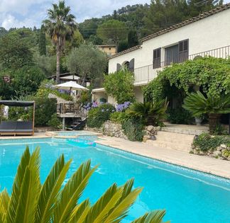 Bastide (140m2) with swimming pool and jacuzzi in the heart of a century-old olive grove