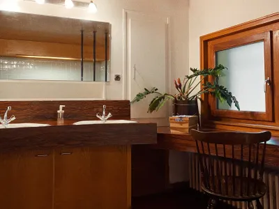 Vintage architect-designed chalet facing the Mont Blanc chain