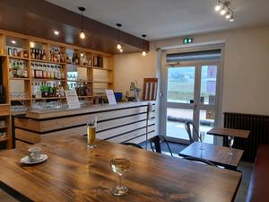 Hôtel-restaurant au bord de l'eau