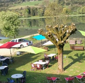 Hotel-restaurant by the water