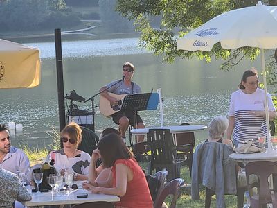 Hotel-restaurant by the water