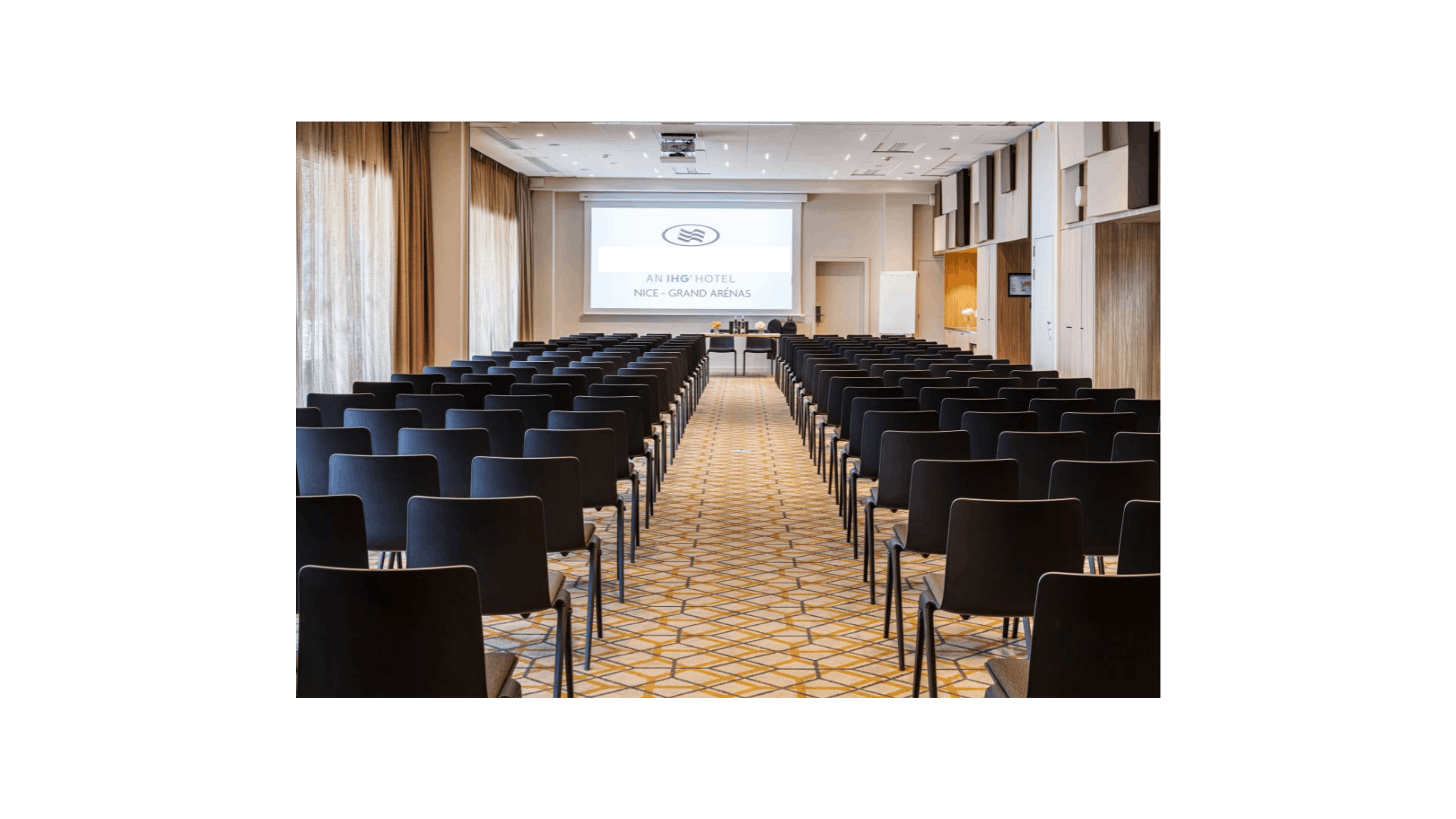 Plenary room for up to 200 people