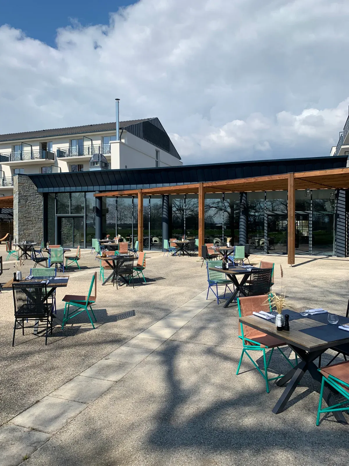 Hotel with Lake Views and 8 Seminar Rooms in Divonne-les-Bains