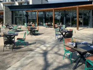 Hotel with Lake Views and 8 Seminar Rooms in Divonne-les-Bains