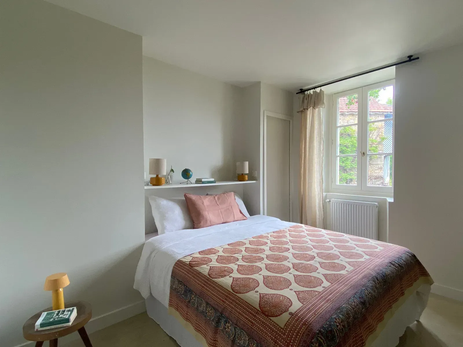 Property with a unique view of the Pyrenees.