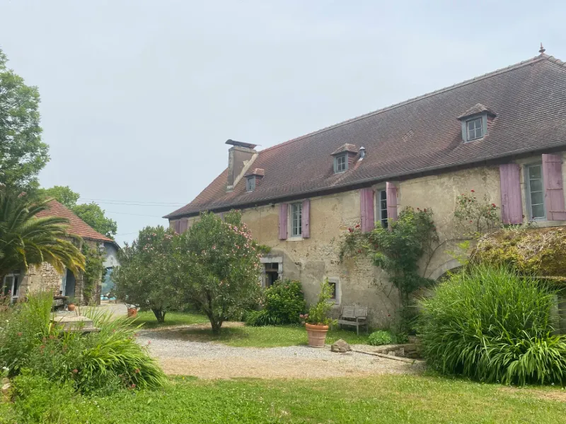 Propriété avec une vue unique sur les Pyrénées.