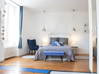 Beautiful House with Terrace, Garden & Pool for Events in Hiersac