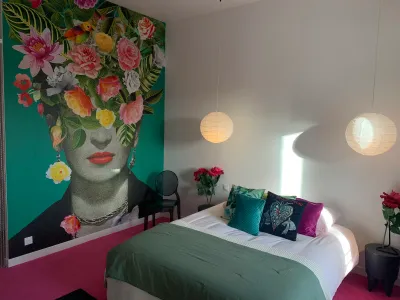 Beautiful House with Terrace, Garden & Pool for Events in Hiersac