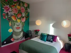 Belle Maison avec Terrasse, Jardin et Piscine pour Événements à Hiersac