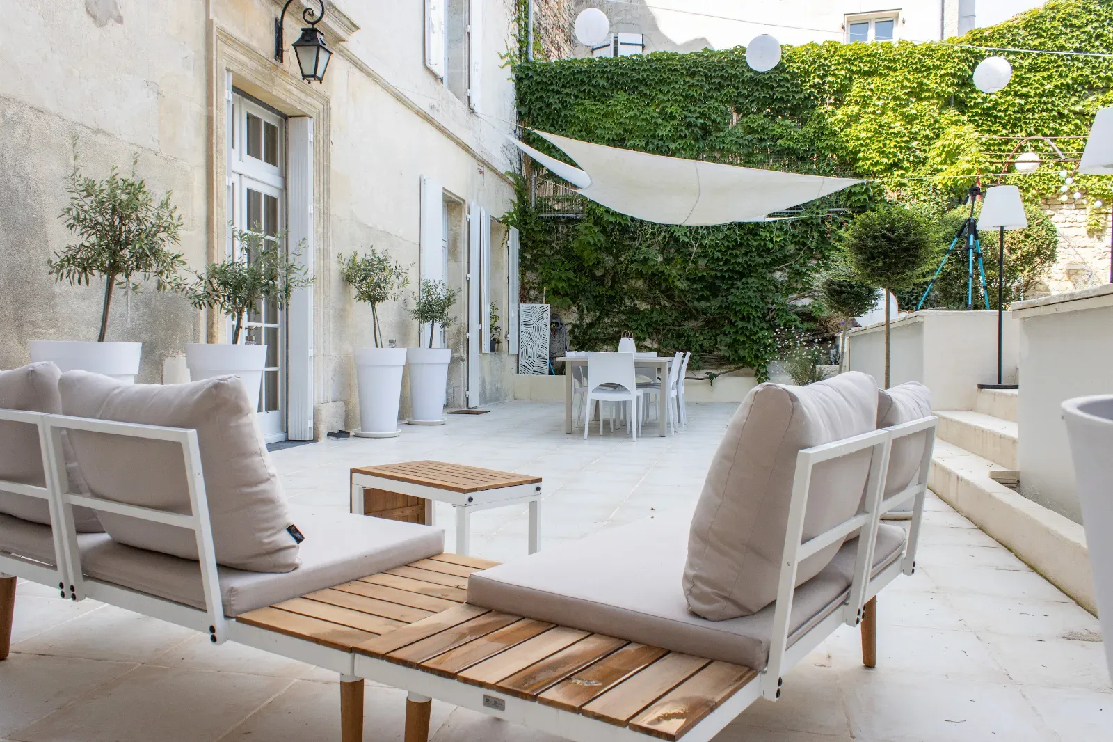 Belle Maison avec Terrasse, Jardin et Piscine pour Événements à Hiersac
