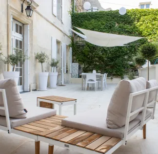 Beautiful House with Terrace, Garden & Pool for Events in Hiersac