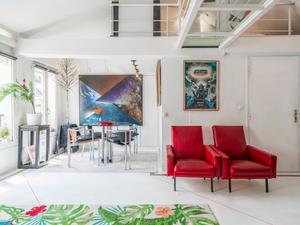 Bright, soundproofed "pocket" loft