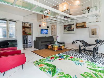 Bright, soundproofed "pocket" loft