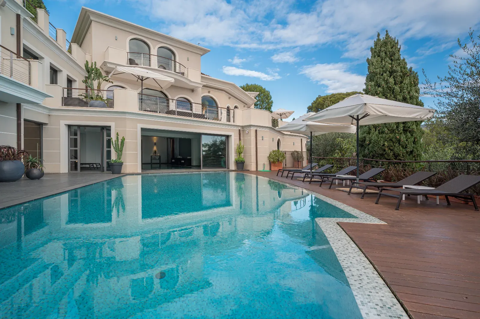 Magnifique villa surplombant le village.
