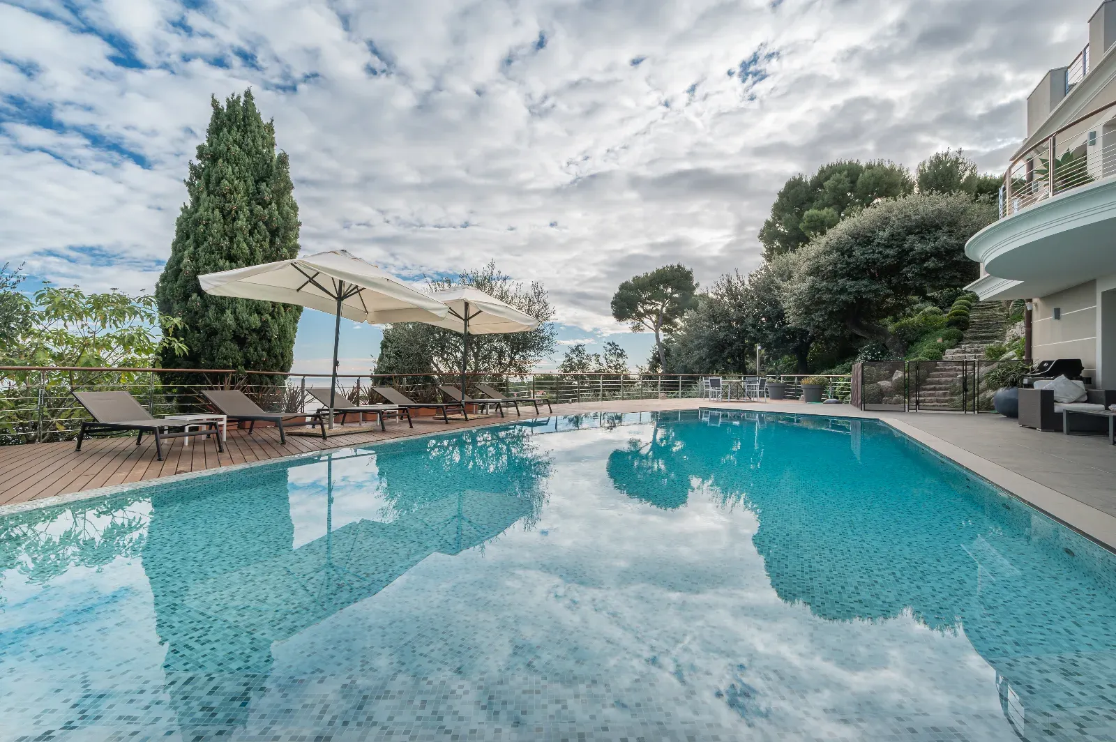 Magnifique villa surplombant le village.